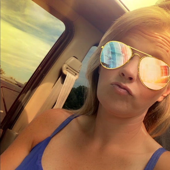 Meet your Posher, Jessica - Picture 1 of 1